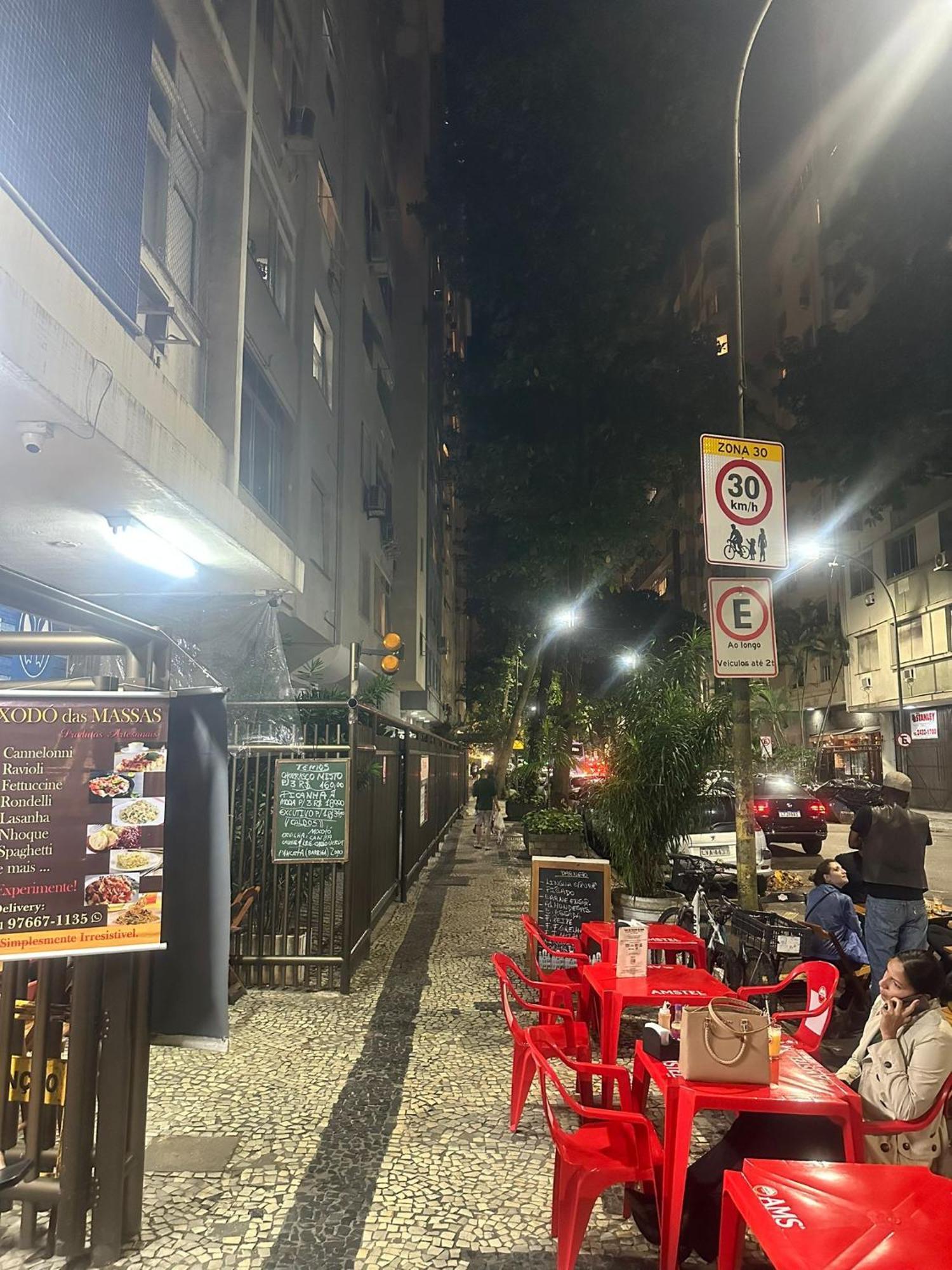 Copacabana / Lema, A Uma Quadra Da Praia Рио де Жанейро Екстериор снимка