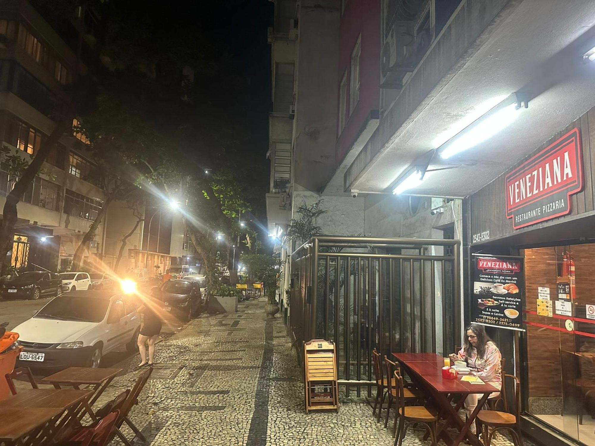 Copacabana / Lema, A Uma Quadra Da Praia Рио де Жанейро Екстериор снимка